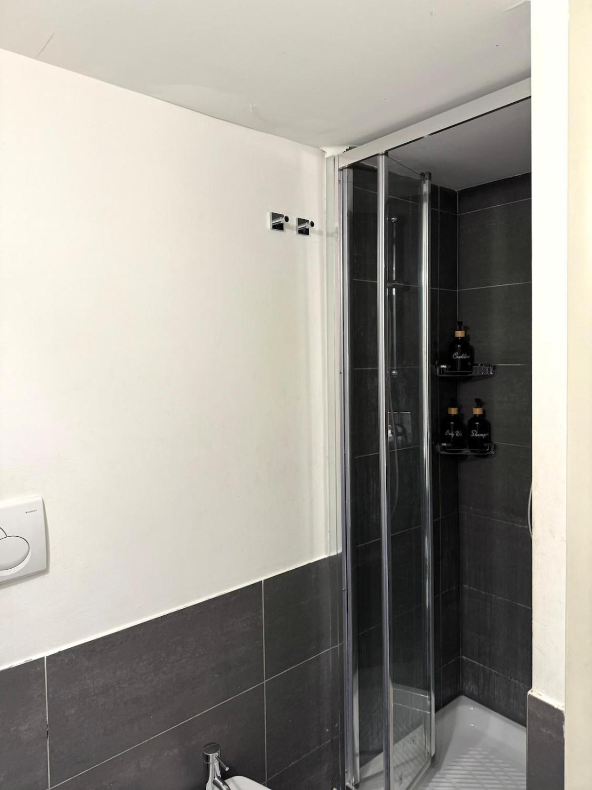 Loft In Old Town Near Termini Station And Apartamento Roma